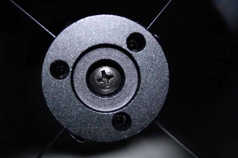Collimation screws on the secondary mirror